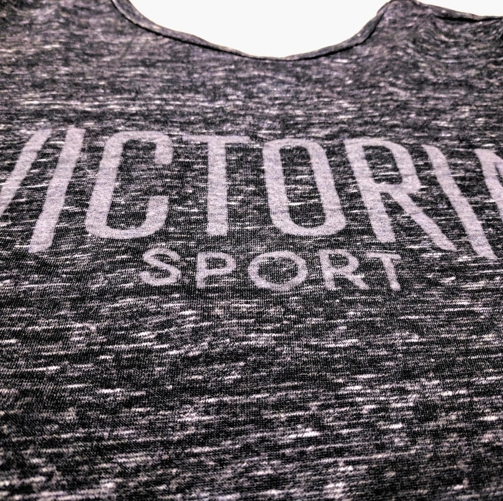 (❤️❤️❤️)Victoria's Secret sport tee with open back